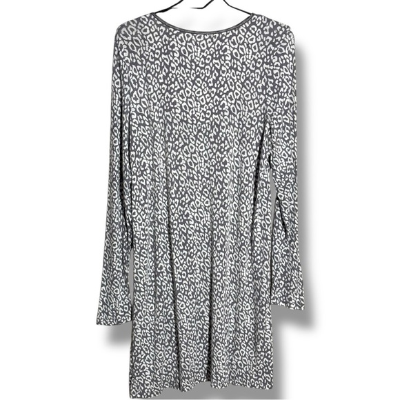 Apt. 9 Gray and White Leopard Print V-Neck Long Sleeve Loose Fit Mini Dress - Picture 12 of 14